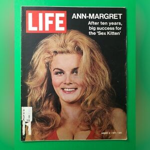 VINTAGE LIFE MAGAZINE ANN MARGRET ON COVER AUGUST 6, 1971